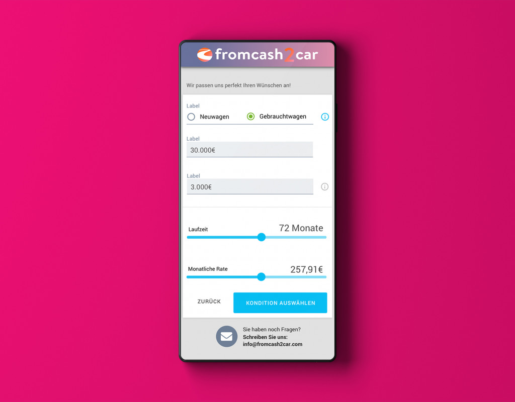 Ein Handy vor pinkem Hintergrund. Auf seinem Bildschirm ist die Banking App zus sehen. Das Logo von „fromcash2car“ steht oben im Header.